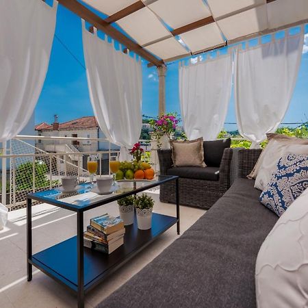 Superior Stunning Apartment Gravosa With A Free Parking ドゥブロブニク エクステリア 写真