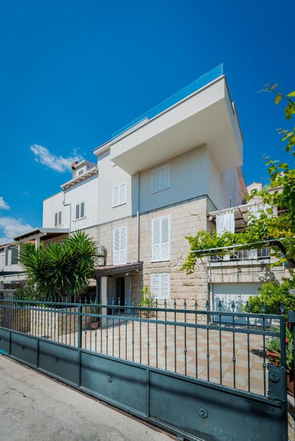 Superior Stunning Apartment Gravosa With A Free Parking ドゥブロブニク エクステリア 写真