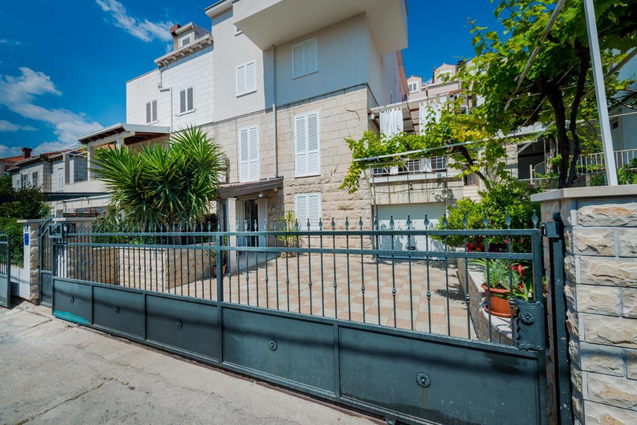 Superior Stunning Apartment Gravosa With A Free Parking ドゥブロブニク エクステリア 写真