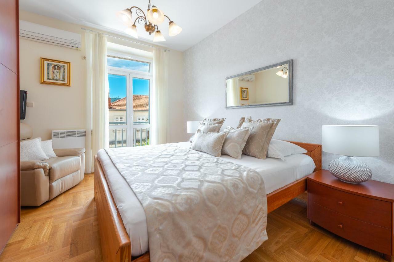 Superior Stunning Apartment Gravosa With A Free Parking ドゥブロブニク エクステリア 写真