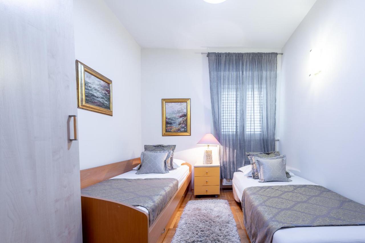 Superior Stunning Apartment Gravosa With A Free Parking ドゥブロブニク エクステリア 写真