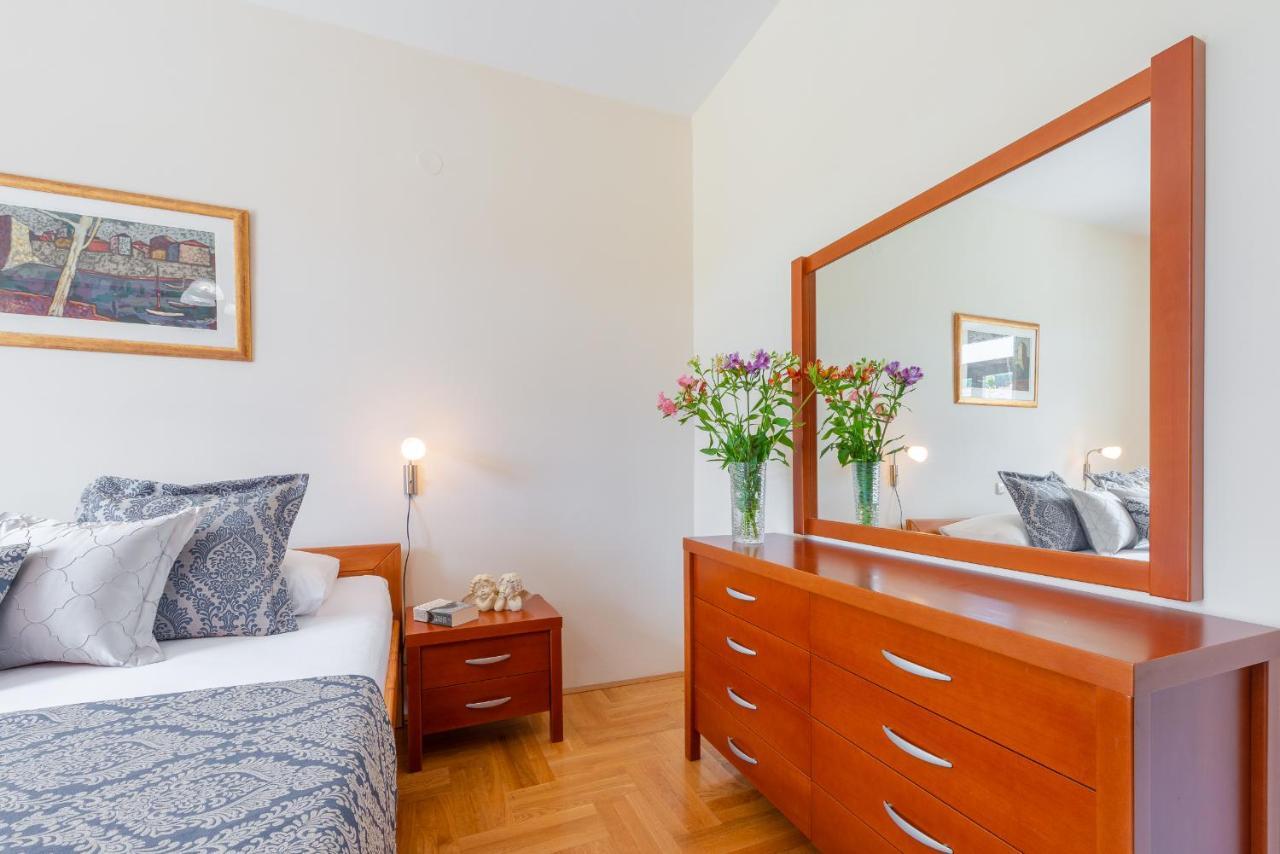 Superior Stunning Apartment Gravosa With A Free Parking ドゥブロブニク エクステリア 写真
