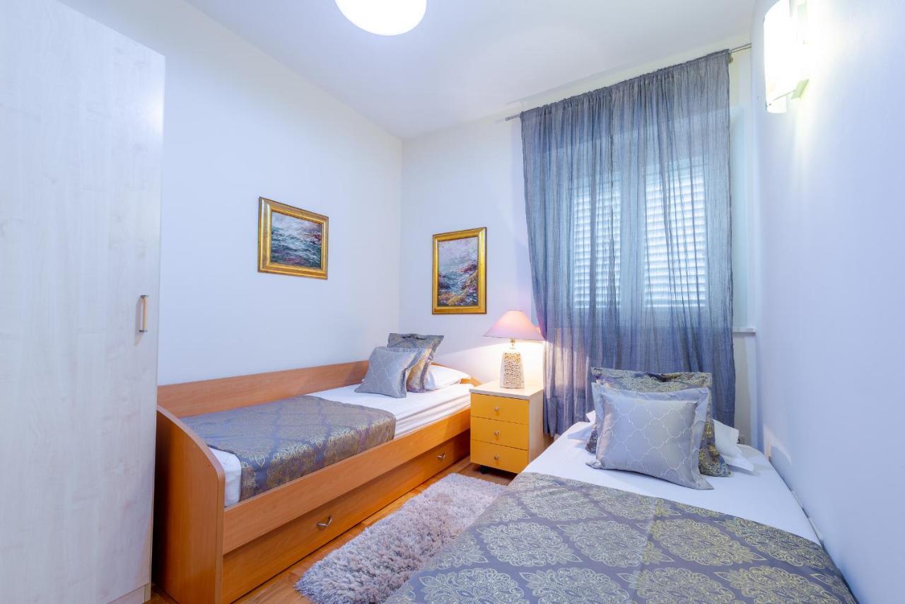 Superior Stunning Apartment Gravosa With A Free Parking ドゥブロブニク エクステリア 写真
